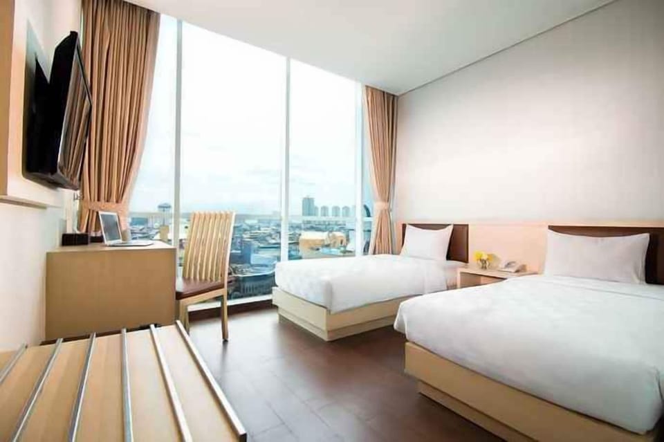 Executive Twin Room, 2 Twin Beds, City View | In-room safe, desk, soundproofing, free WiFi