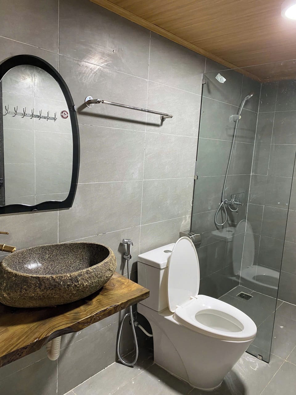 Family Quadruple Room, Valley View | Bathroom | Rainfall showerhead, designer toiletries, hair dryer, slippers