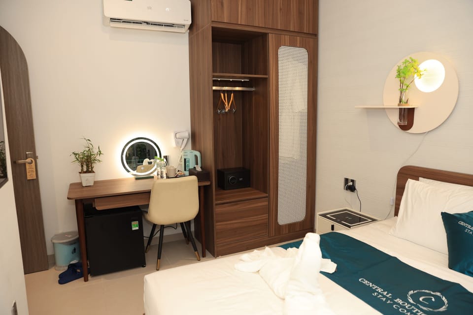 Deluxe Suite, City View | Premium bedding, Select Comfort beds, in-room safe