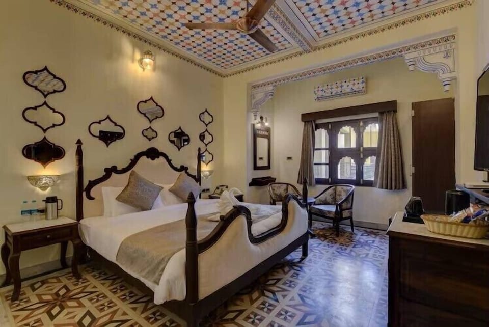 Deluxe Double Room | Iron/ironing board, free WiFi