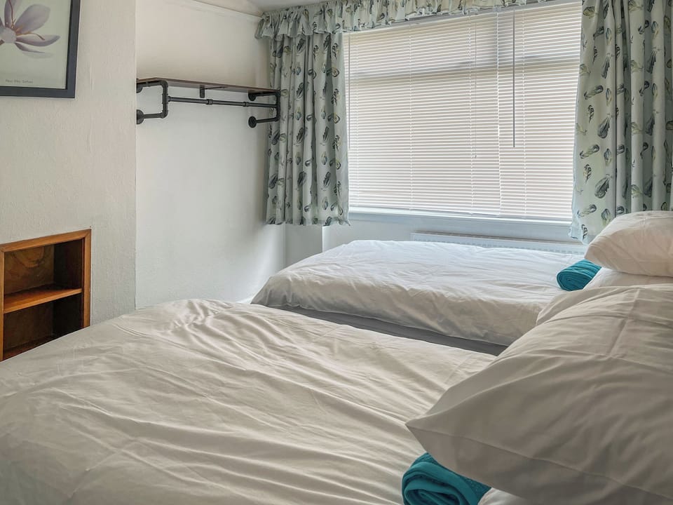 Twin bedroom | Blue Cherry Cottage, Penrith