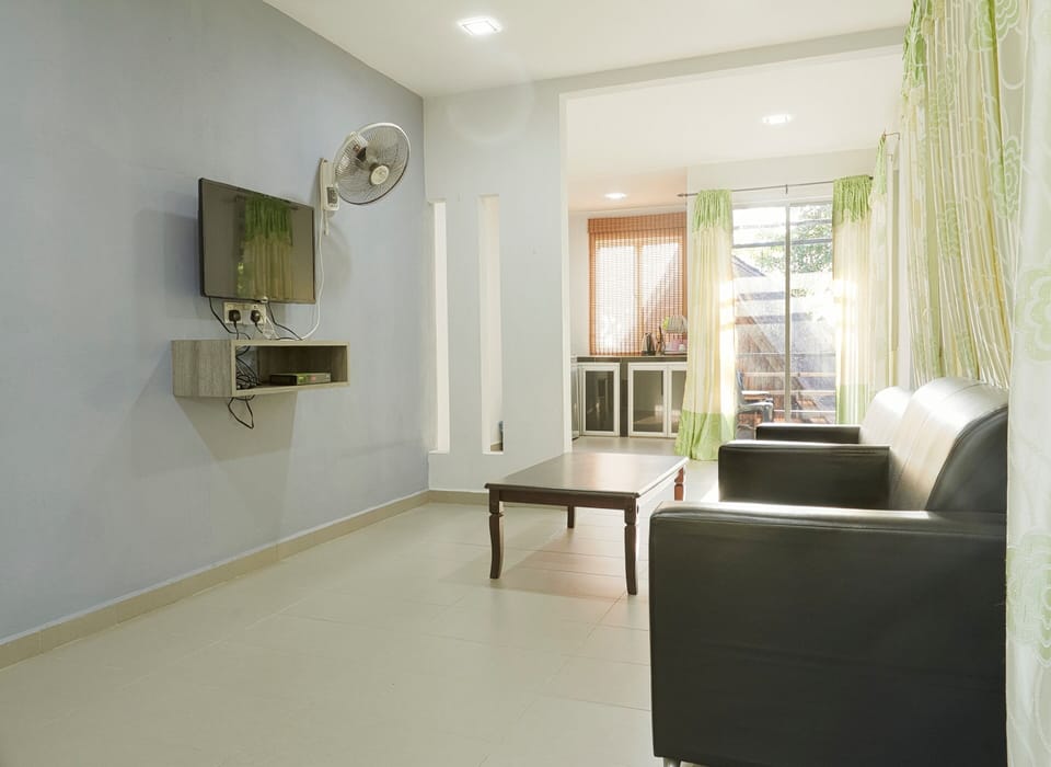Family Deluxe | Living room