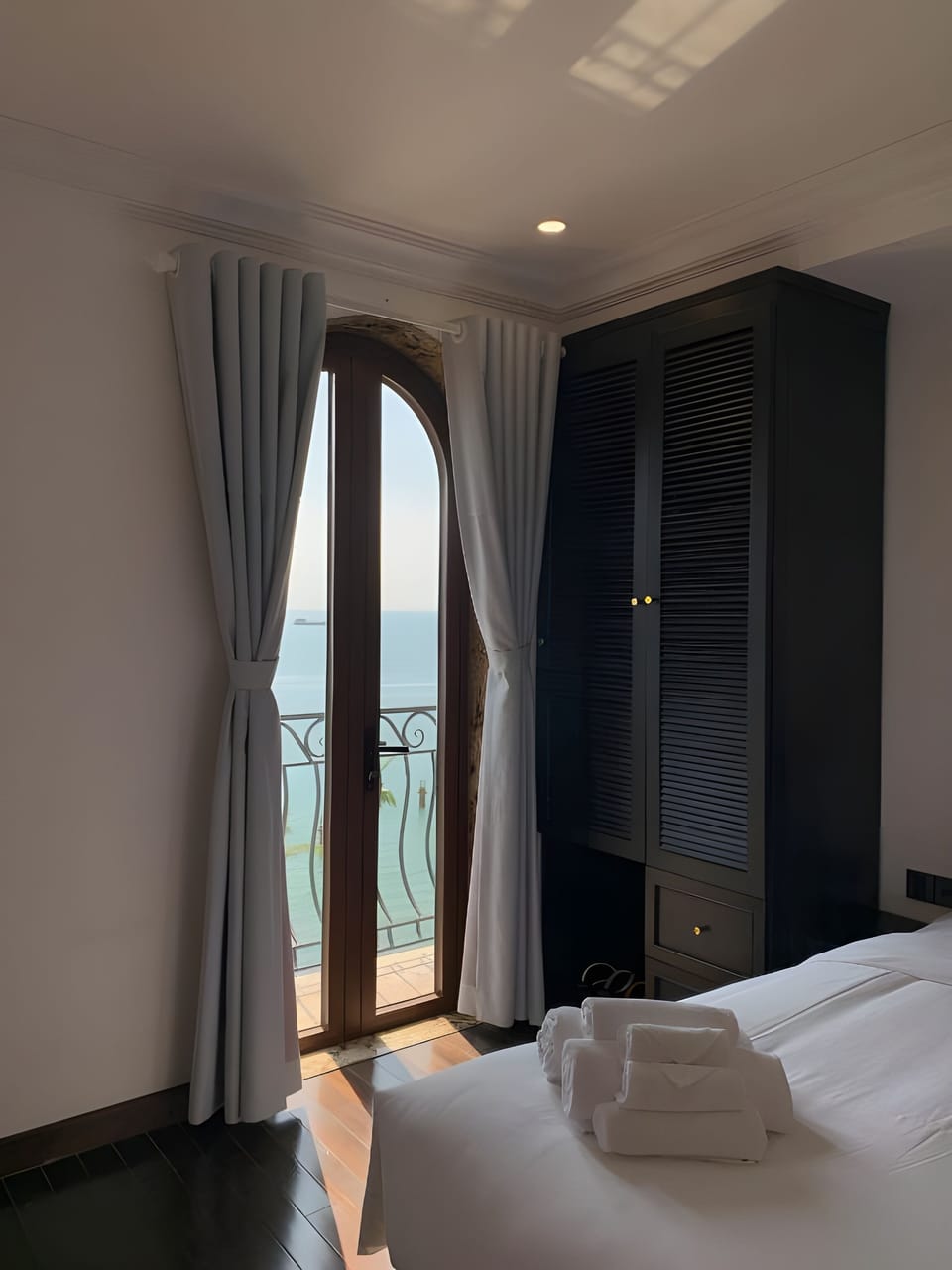 Superior Double Room, 1 King Bed, Sea View | In-room safe, desk, blackout drapes, free WiFi