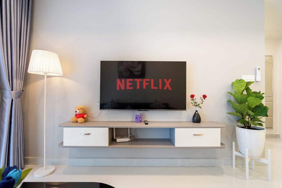 Apartment, 2 Bedrooms | Living area | 32-inch LCD TV with digital channels
