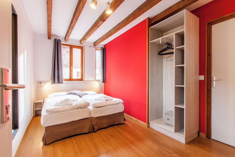 Comfort Triple Room, Valley View | In-room safe, desk, free WiFi