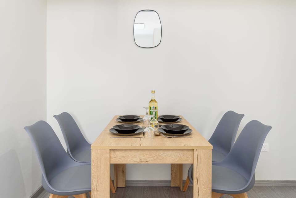 Apartment, City View | In-room dining