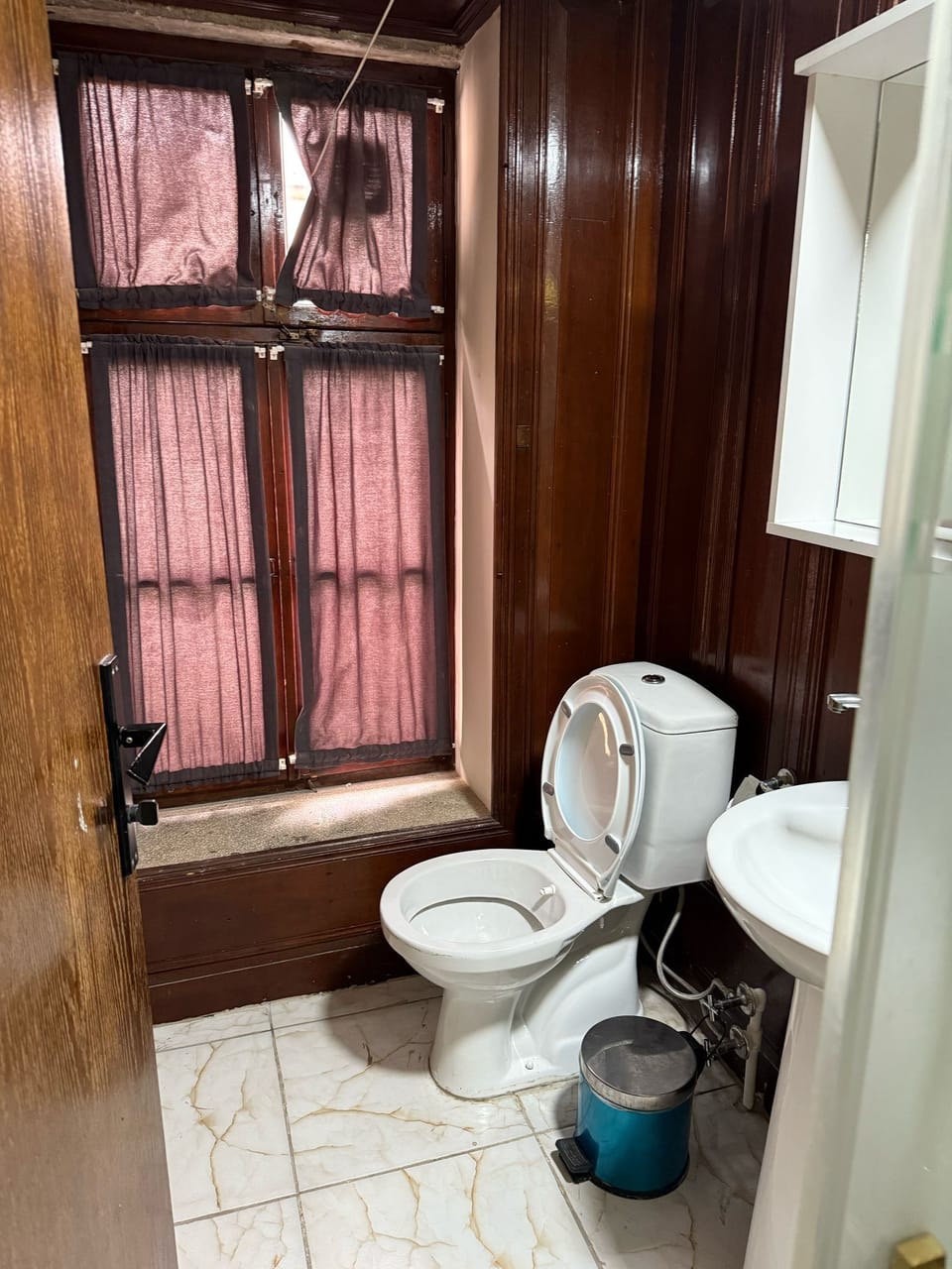 Shower, hair dryer, bathrobes, slippers