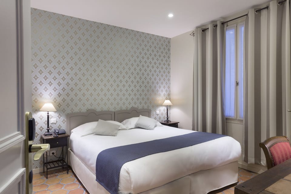 Premium bedding, in-room safe, desk, blackout drapes