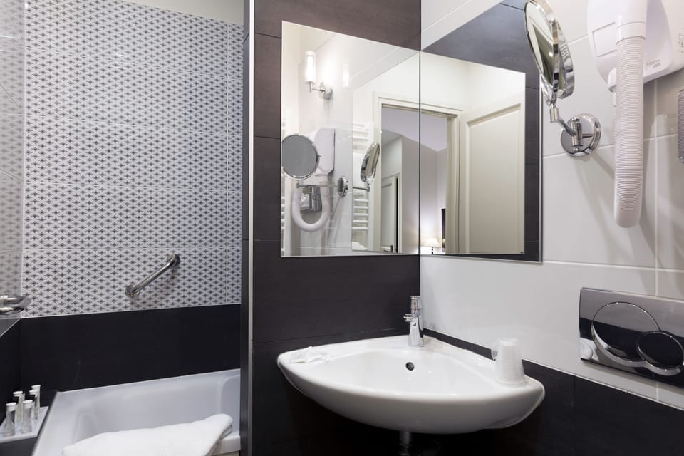 Standard Room | Bathroom | Free toiletries, hair dryer, slippers, towels