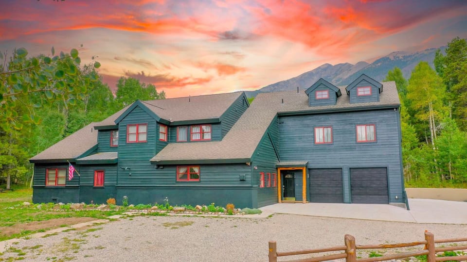 Mountain Meadow Lodge - a perfect basecamp for your mountain adventures