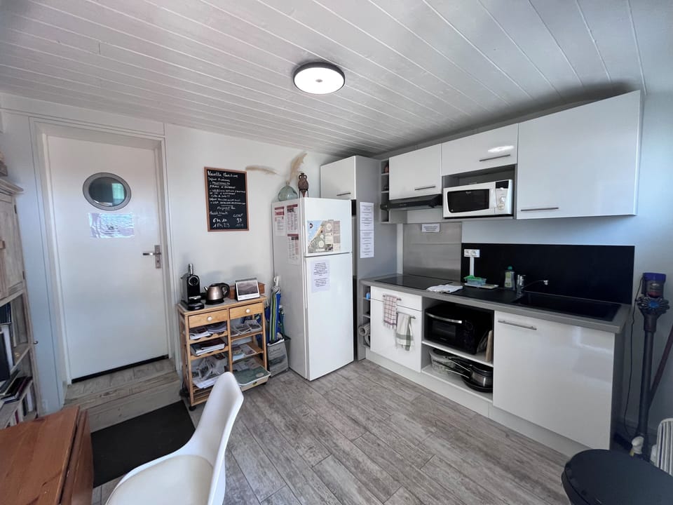 Full-size fridge, microwave, espresso maker, coffee/tea maker