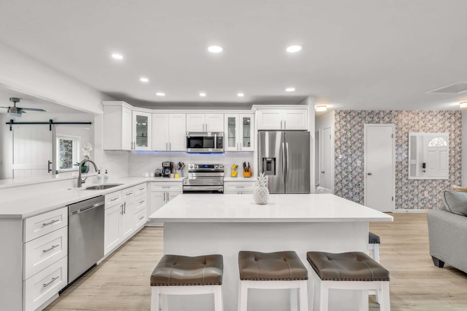 Spacious kitchen to make your favorite vacation meal