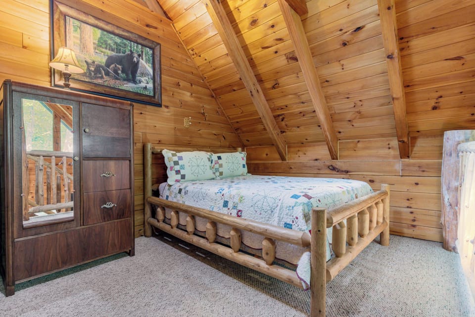 Signature Cabin, 2 Bedrooms, Hot Tub, Mountain View | Individually decorated, individually furnished, laptop workspace