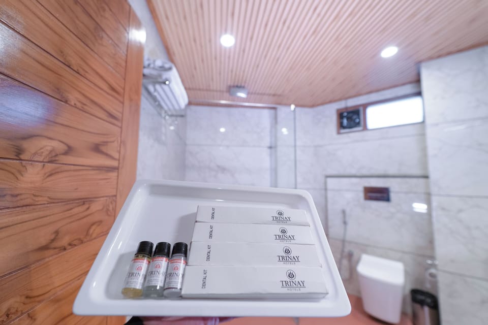 Family Studio Suite | Bathroom