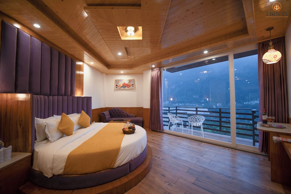 Honeymoon Room | Iron/ironing board, free WiFi