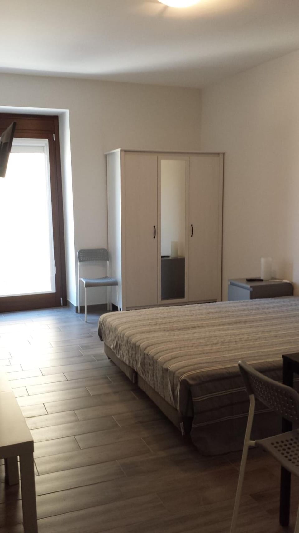Premium bedding, minibar, desk, free WiFi
