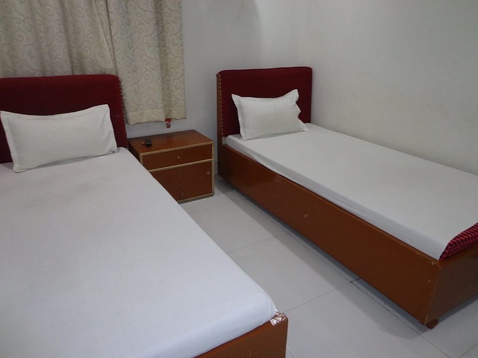 Standard Double Room, 1 Double Bed | Desk, rollaway beds (surcharge), WiFi (free)
