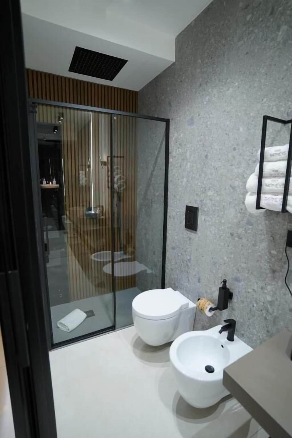 Luxury Double Room, Patio | Bathroom | Bathrobes, slippers, bidet