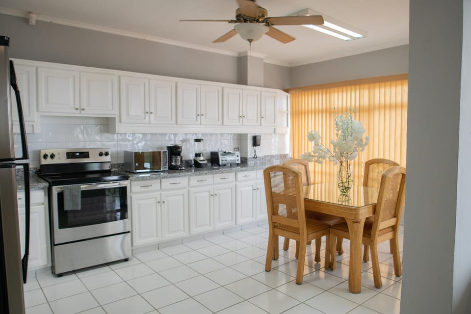 Executive Suite | Premium bedding, down comforters, Select Comfort beds, minibar