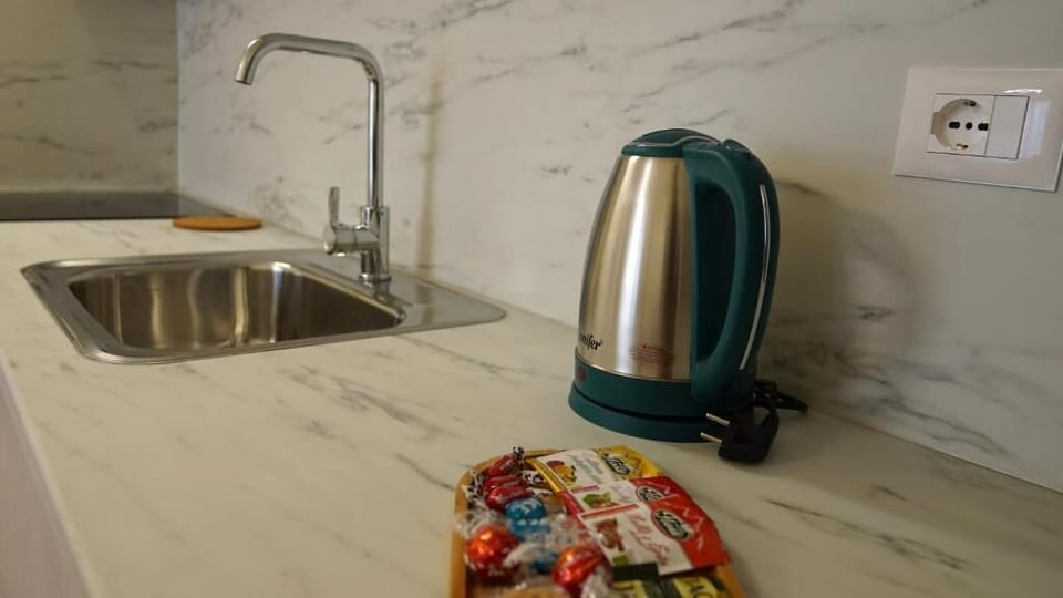 Comfort Apartment, City View | Private kitchen