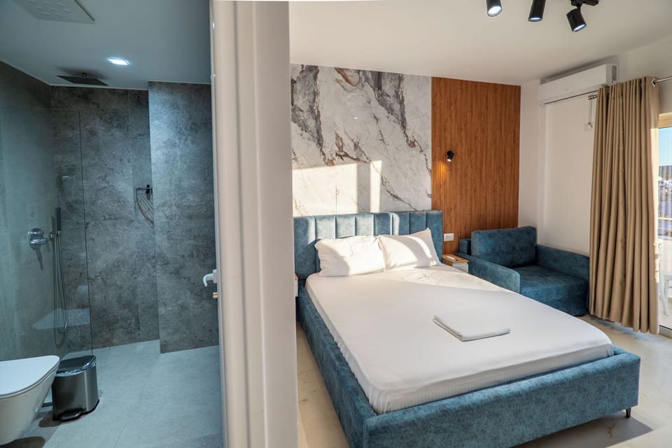 Superior Double Room, Balcony, City View | Desk, soundproofing, free WiFi