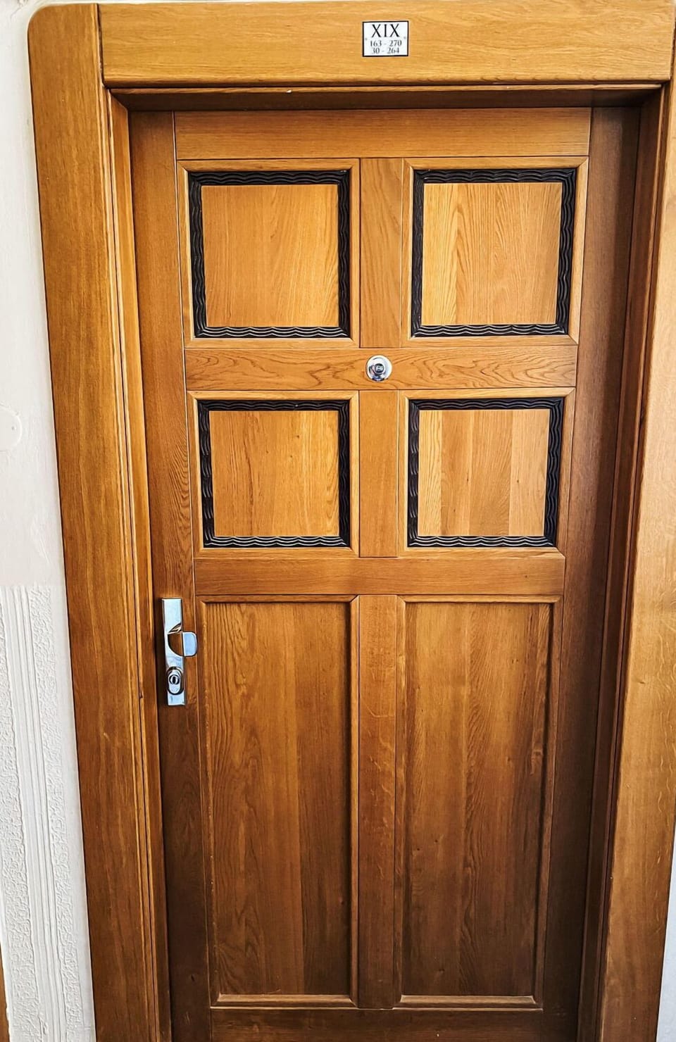 Wood, Door, Hardwood, Brown, Wood Stain, Plywood, Home Door, Door Handle, Varnish
