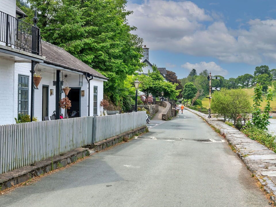 Tree, Road Surface, Neighbourhood, Residential Area, House, Human Settlement, Thoroughfare, Cottage, Lane, Suburb