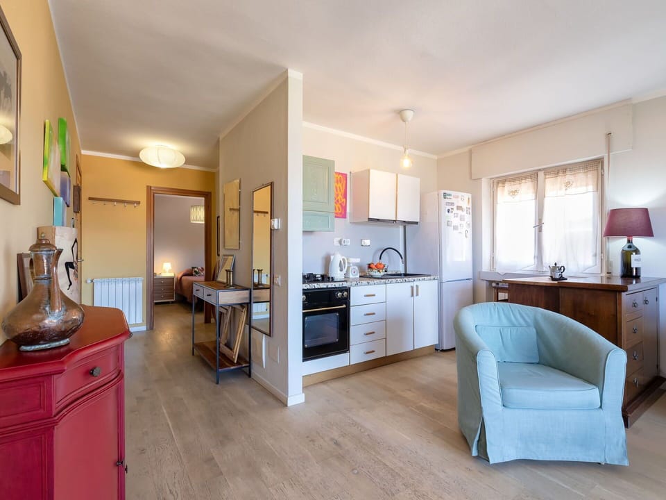 Furniture, Interior Design, Flooring, Ceiling, Floor, Room, Apartment, Lighting, Chair, Table