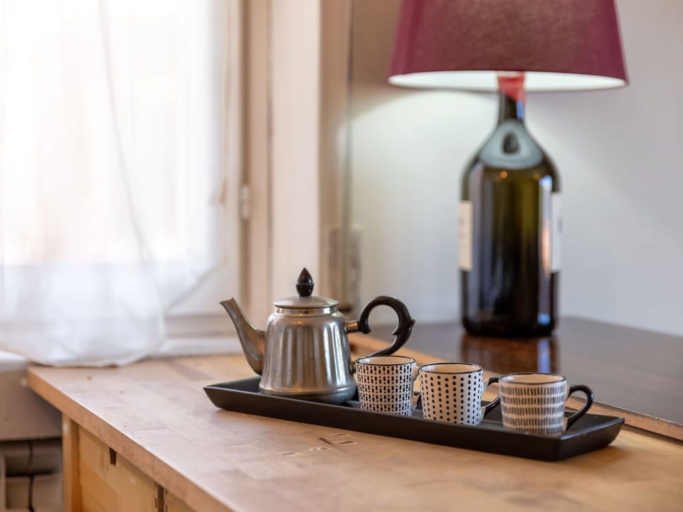Tableware, Serveware, Furniture, Interior Design, Drinkware, Teapot, Table, Porcelain
