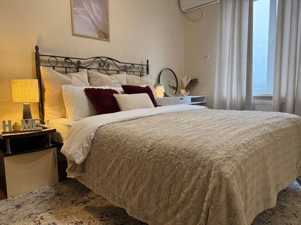 Standard Double Room | Hypo-allergenic bedding, desk, laptop workspace, free WiFi