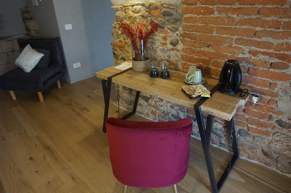 Comfort Room, 1 King Bed | Desk, blackout drapes, free WiFi, bed sheets
