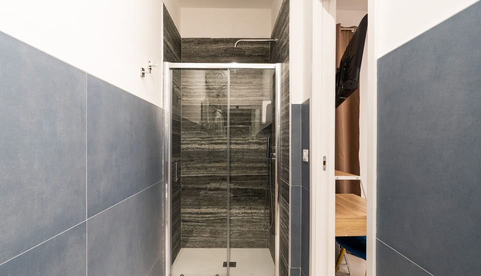 Quadruple Room | Bathroom | Shower, hair dryer, bidet, towels