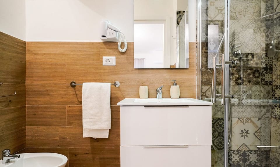 Triple Room | Bathroom | Shower, hair dryer, bidet, towels