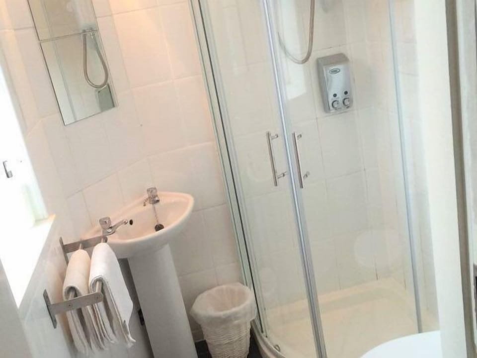 Room, Ensuite (Small) | Bathroom
