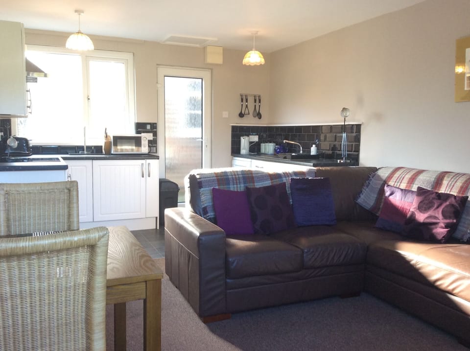Apartment, 1 Bedroom, Private Bathroom | WiFi (free), bed sheets