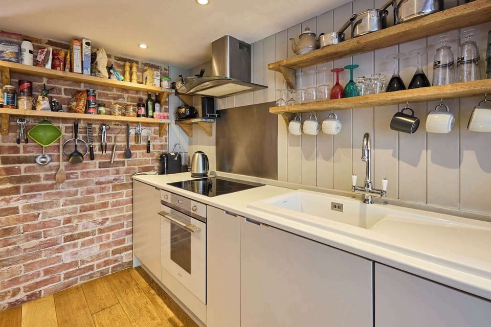 Romney Cottage, Corpusty - Host & Stay