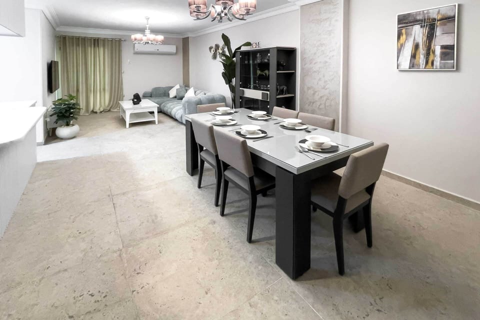 Basic Apartment | Dining