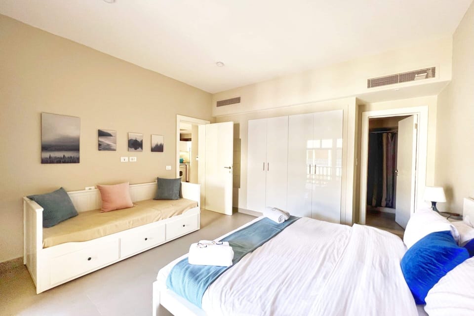 Basic Apartment | 1 bedroom, iron/ironing board, bed sheets