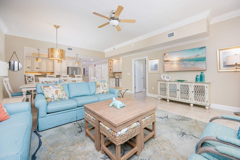 Condo, 3 Bedrooms | Living area
