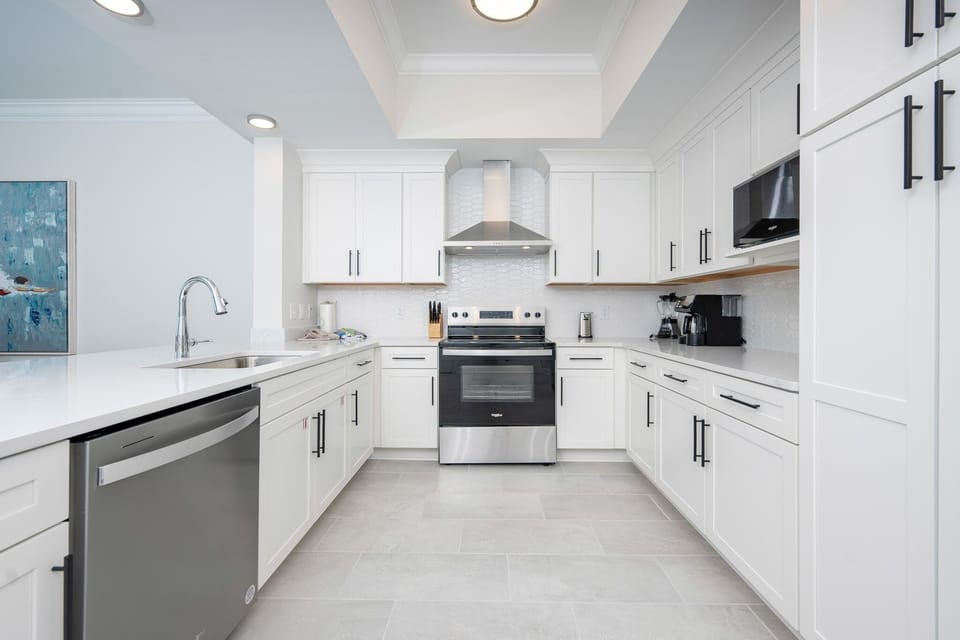Condo, 3 Bedrooms | Private kitchen | Coffee/tea maker, fridge, oven