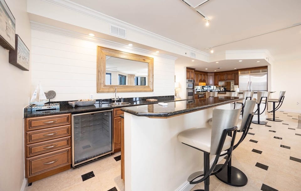 Condo, 4 Bedrooms | Private kitchen | Coffee/tea maker, fridge, oven