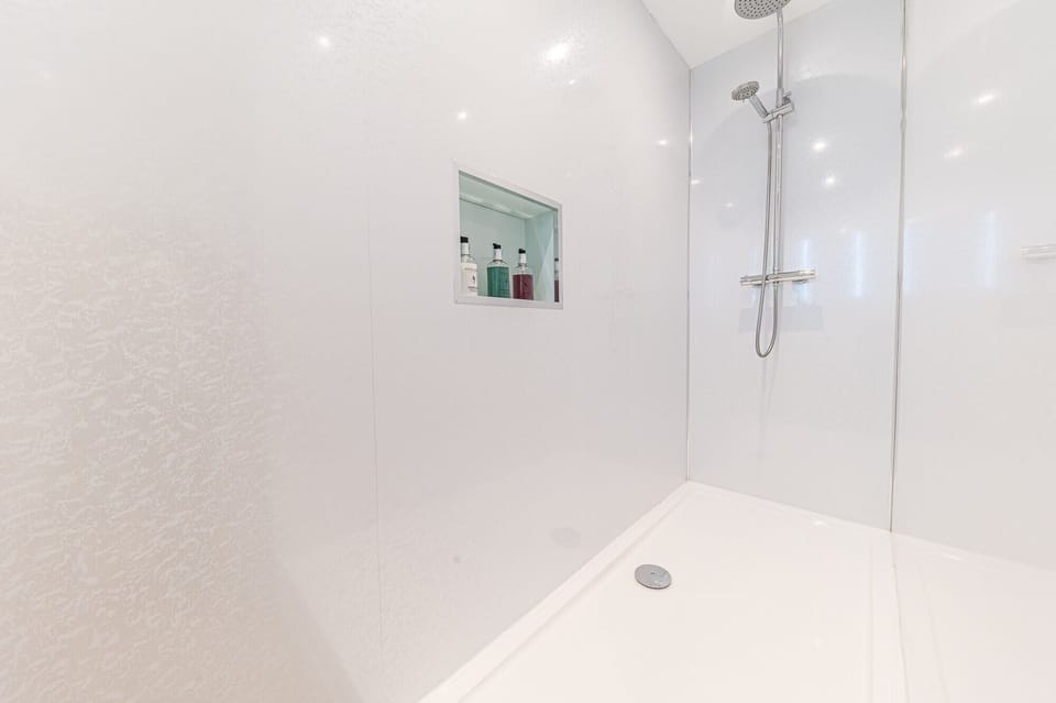 Twin Room (Deluxe Twin 1st Floor) | Bathroom