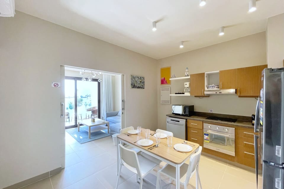 Basic Apartment | Private kitchen | Fridge, microwave, oven, stovetop