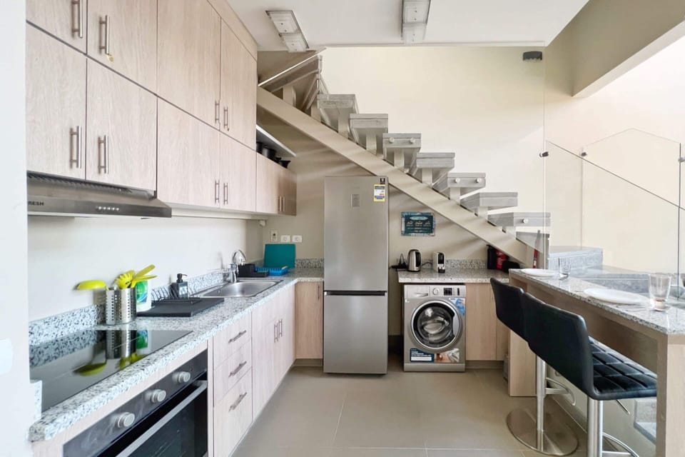 Basic Apartment | Private kitchen | Fridge, microwave, oven, stovetop