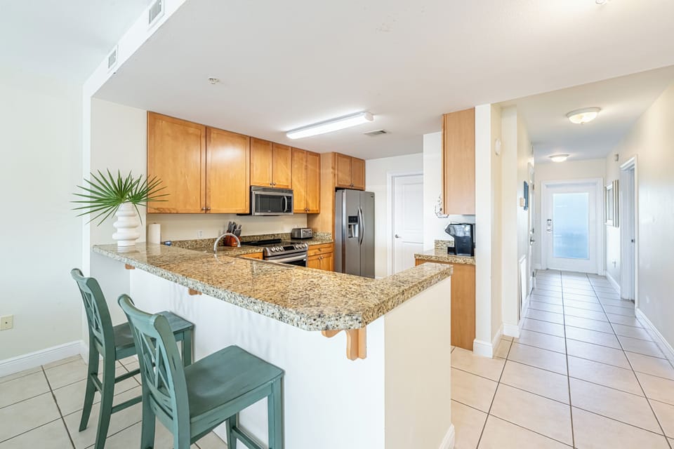 Kitchen and Breakfast Bar