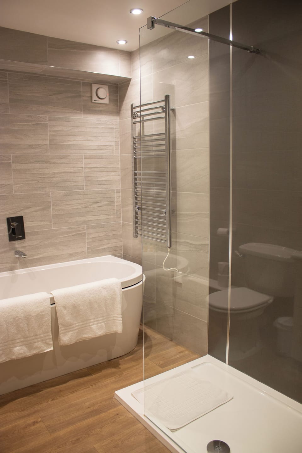 Double Room (Super King Sherwood Suite) | Bathroom | Hair dryer, bathrobes, towels