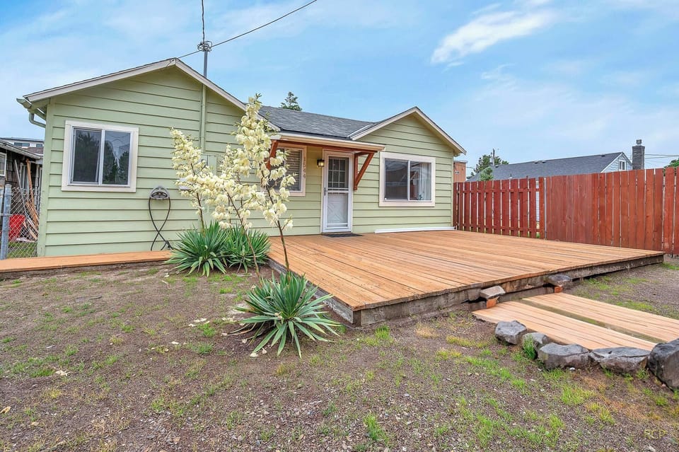 250721North Shore Cottage-17