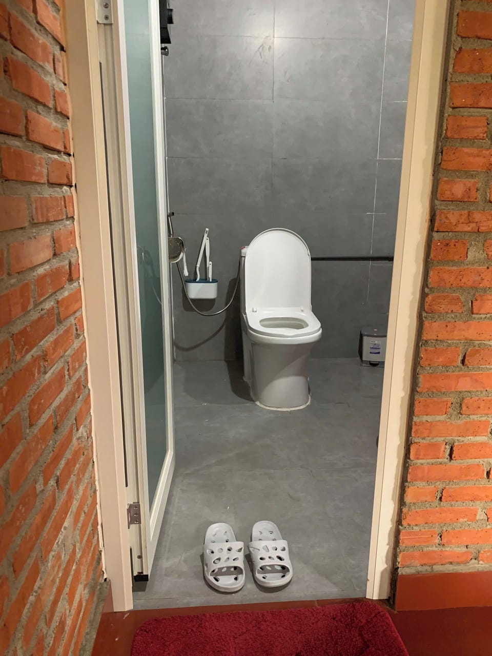 Double Room, Balcony, Lake View | Bathroom | Free toiletries, hair dryer, slippers, towels