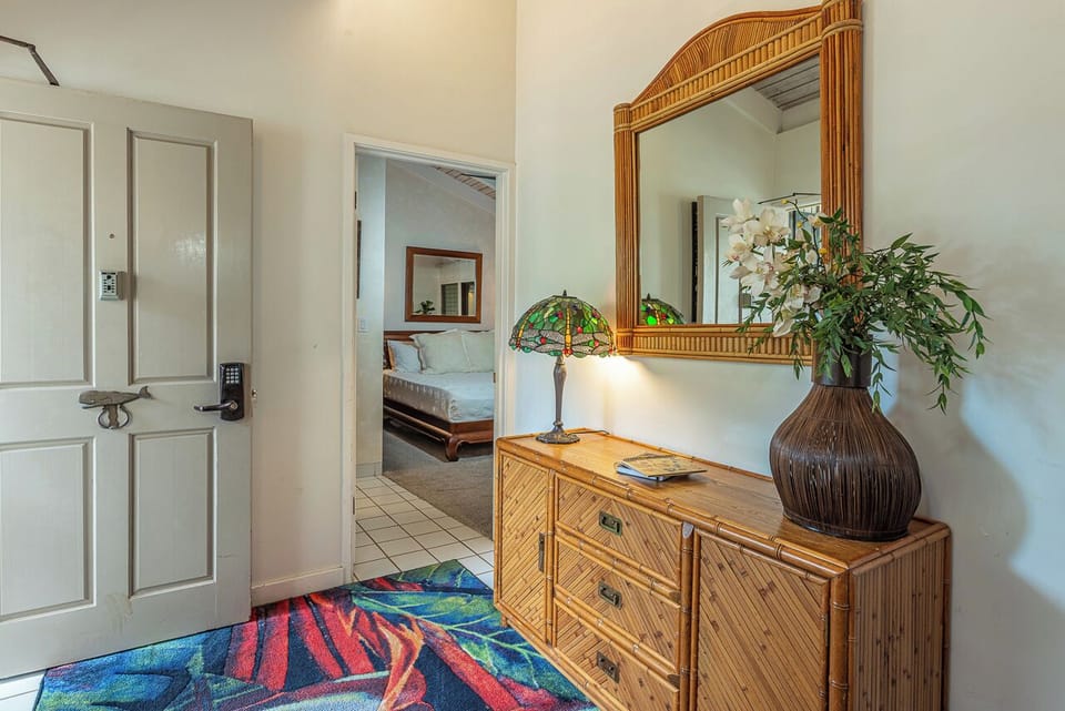 Entryway to Wailea Ekolu 1608