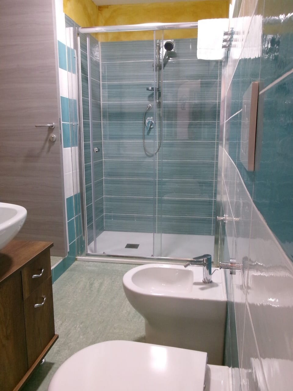 Standard Double Room Single Use, 1 Double Bed | Bathroom | Shower, free toiletries, towels, toilet paper
